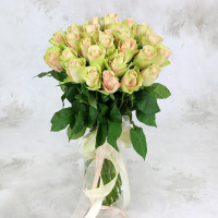 Bouquet of 25 pink and green roses