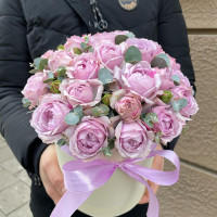 Box with Peony roses