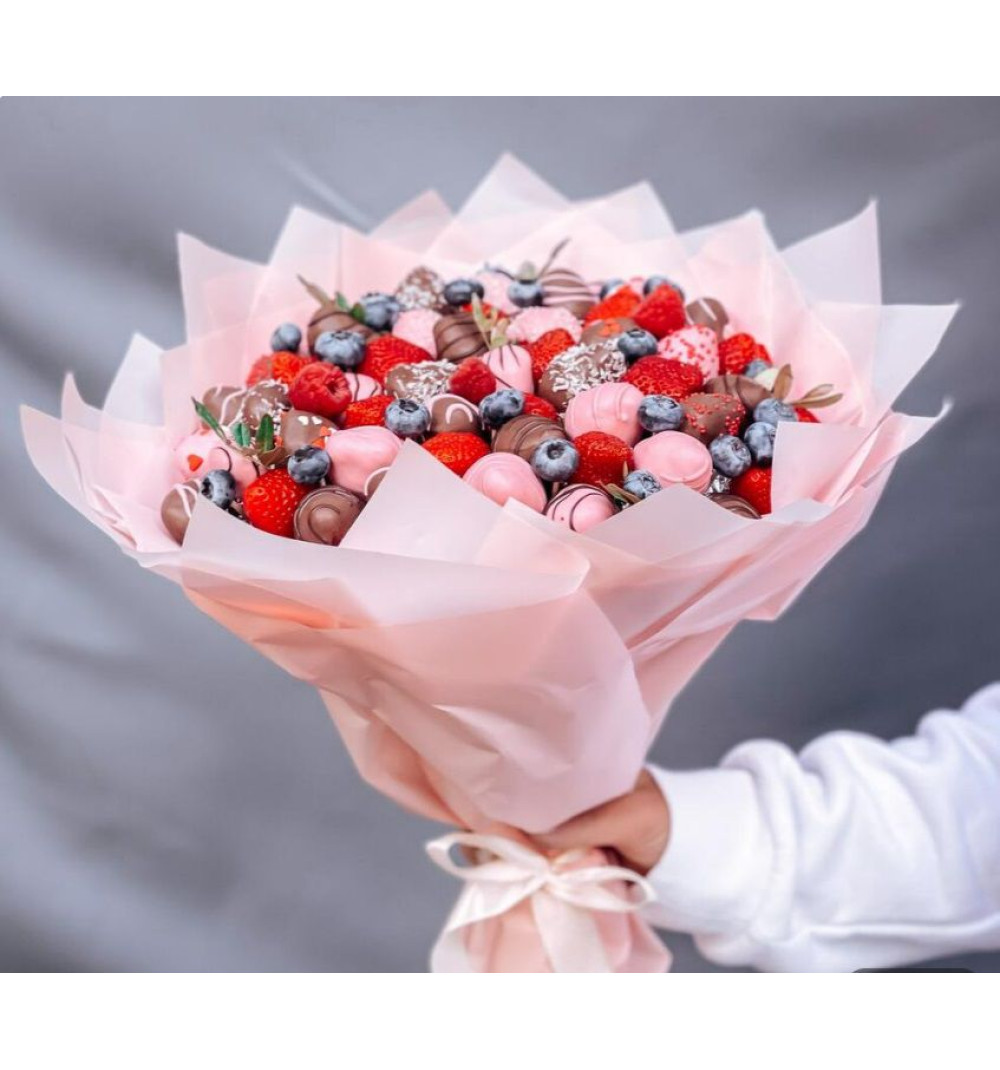 Ассорти клубники в шоколаде