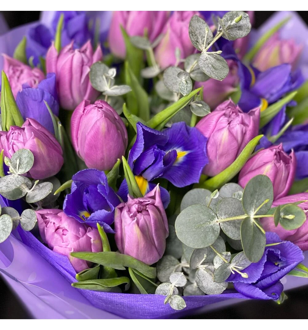 Букет ириса с тюльпанами